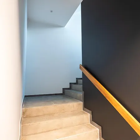 R64 Premium شقة *