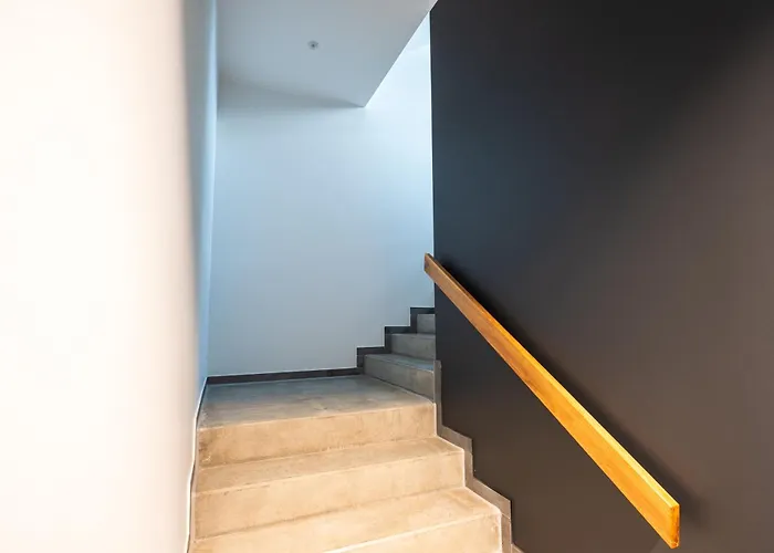 R64 Premium 公寓 *