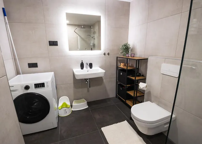 R64 Premium 公寓 *